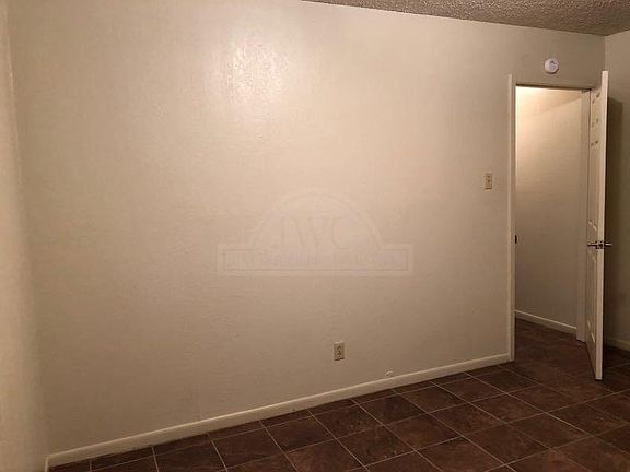 5th image of 1116 Goodhue Dr #A