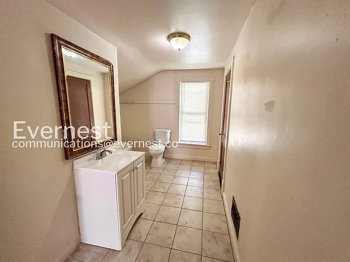 2022 McLaran Ave — Photo 8