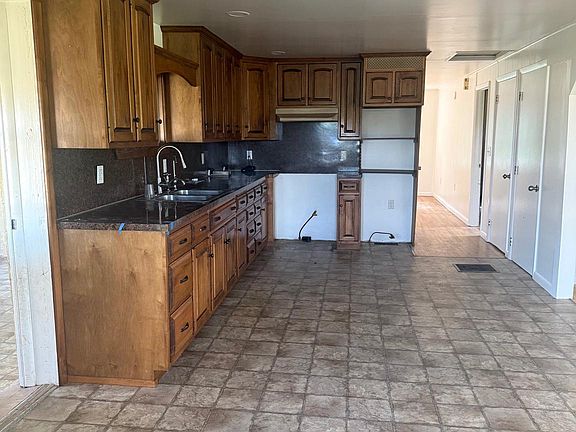 4th image of 413 Goat Hill Rd