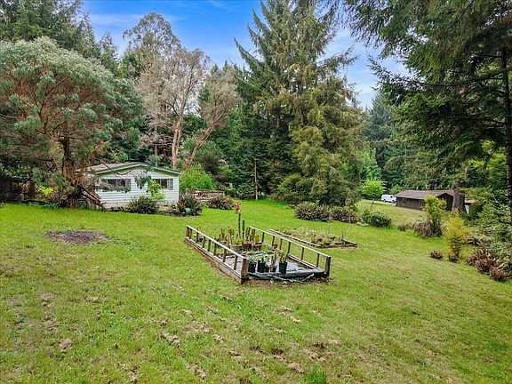3rd image of 875 Aldergrove Rd