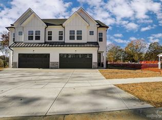 6028 Corbin Woods Ct, Charlotte, NC 28226