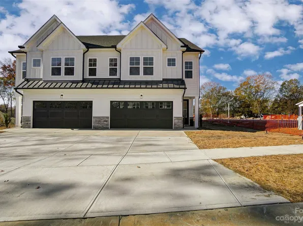 6028 Corbin Woods Ct, Charlotte, NC 28226