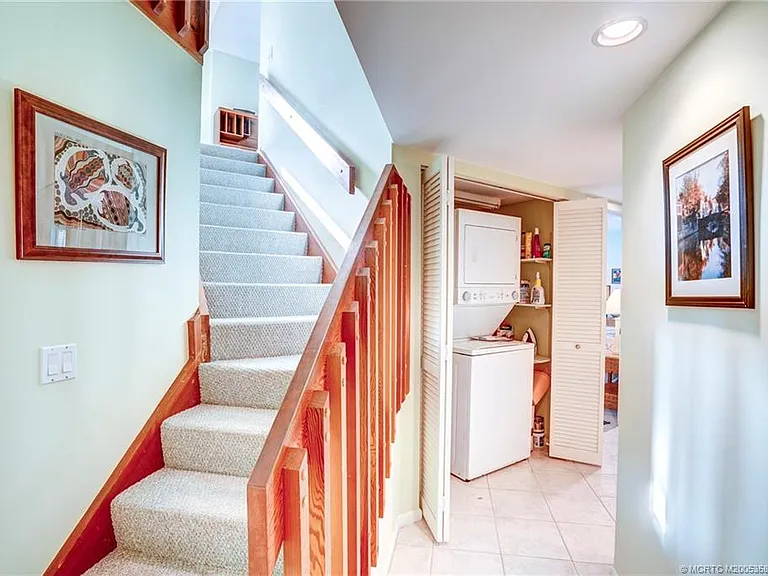 233 NE Edgewater Dr #204 — Photo 11