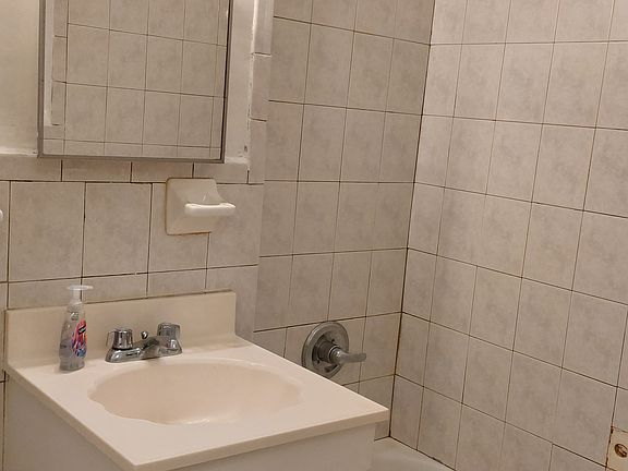 2nd image of 240 E 46th St APT 5J