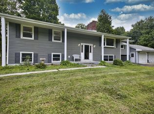 60 Cherokee Ln, Averill Park, NY 12018