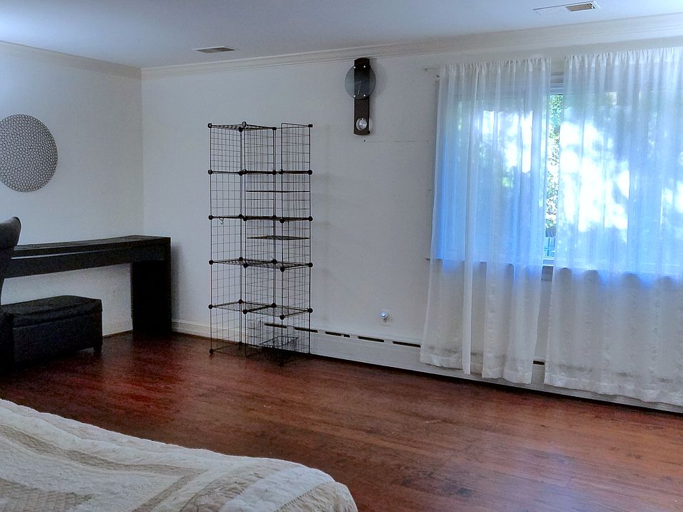 Light and spacious living room