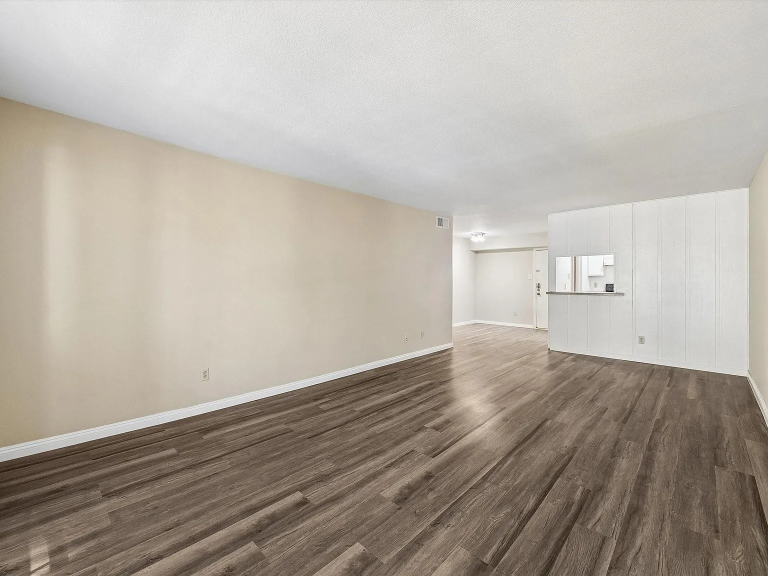 1 bed, 1.0 bath, 767 sqft, $1,100 — Photo 2