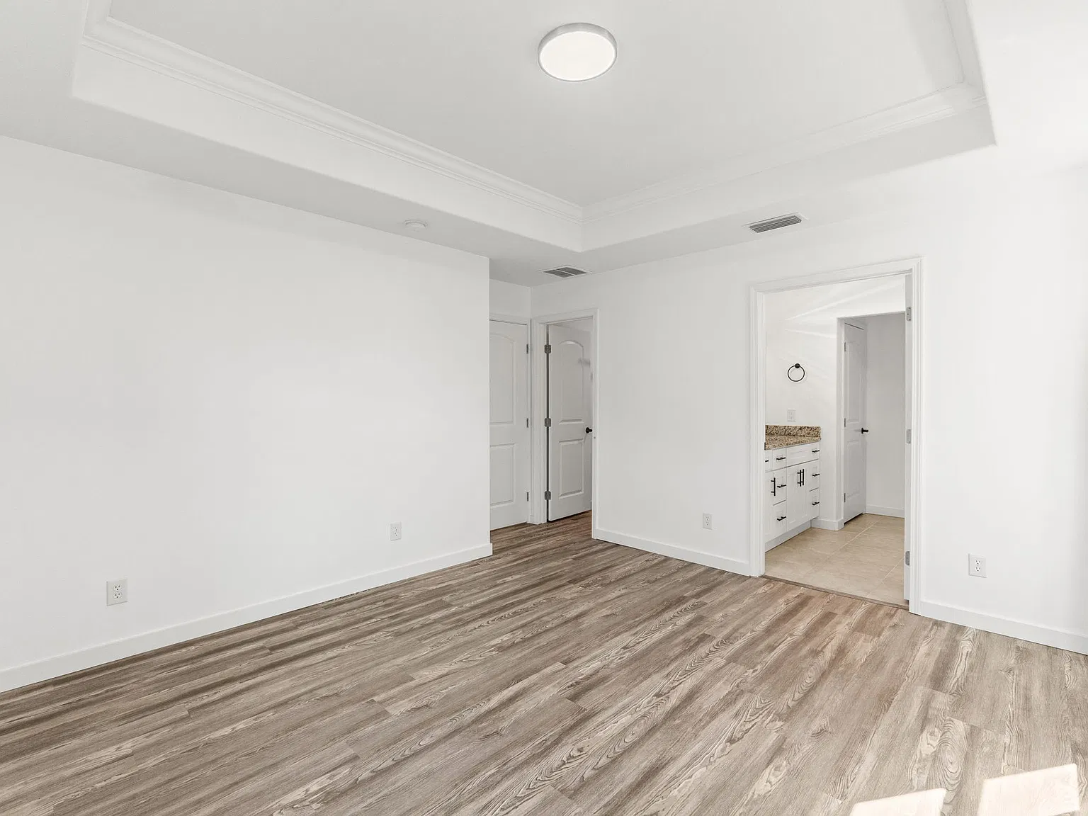 4 bed, 1647 sqft, $2,500 — Photo 3