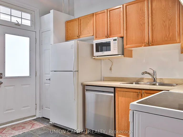 71 McCaul St #143 — Photo 13