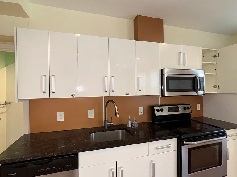 249 S 49th St #209 — Photo 2