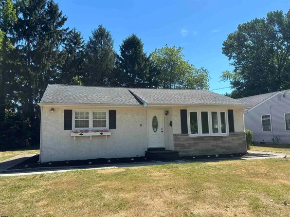 11 Oxford Dr, Somers Point, NJ 08244