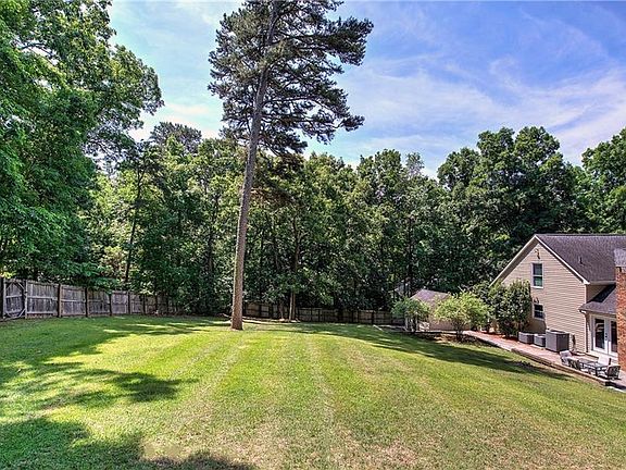 3rd image of 224 Shadowood Dr SE