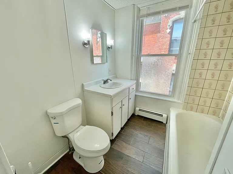137 Mohawk St #2R — Photo 8