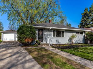 2214 9th St N, Fargo, ND 58102