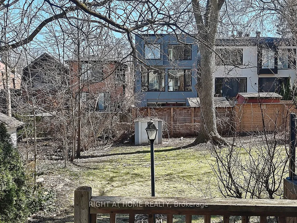 Building Photo - 235 Soudan Ave