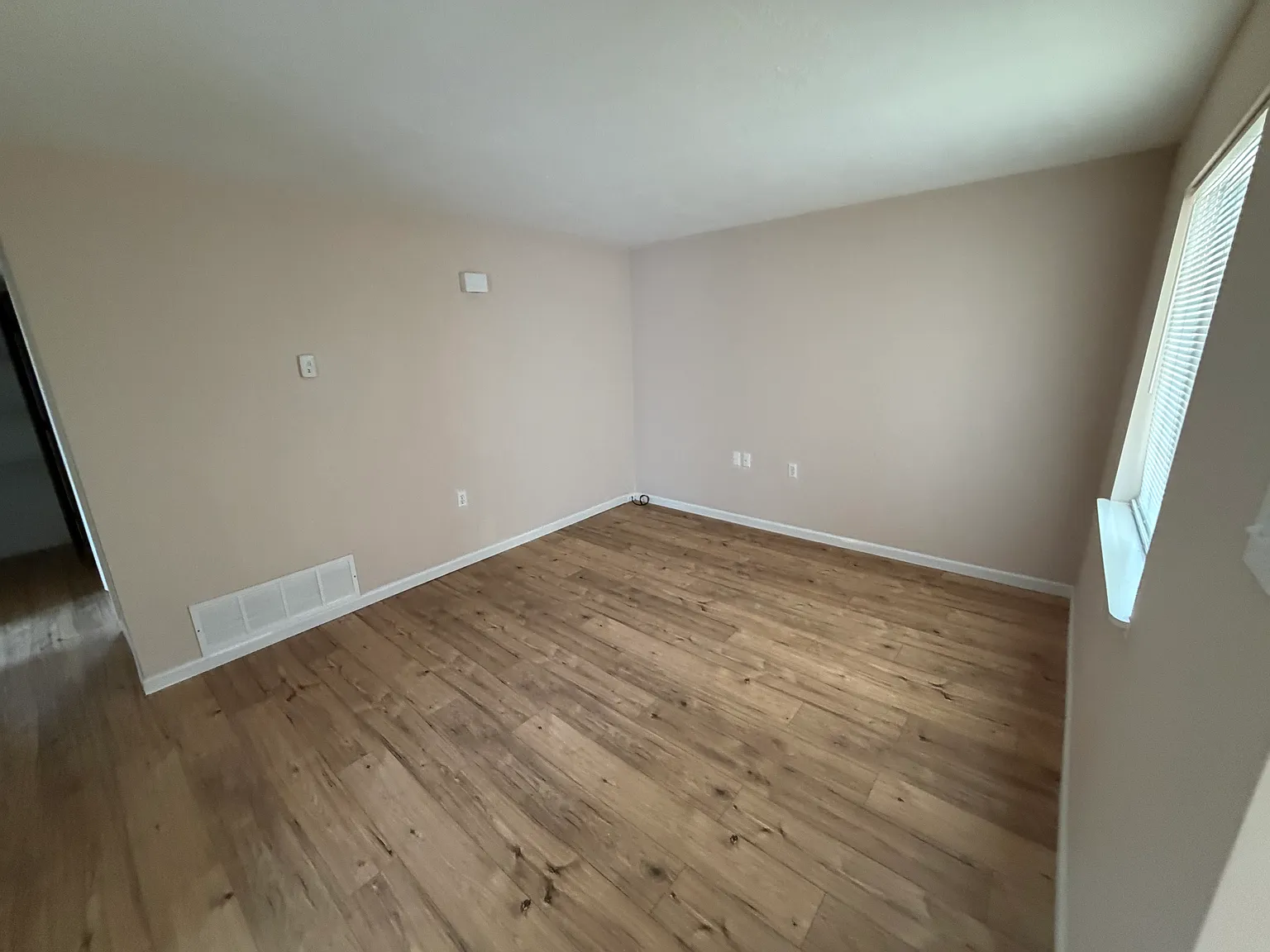 2 bed, 800 sqft, $1,700 — Photo 2