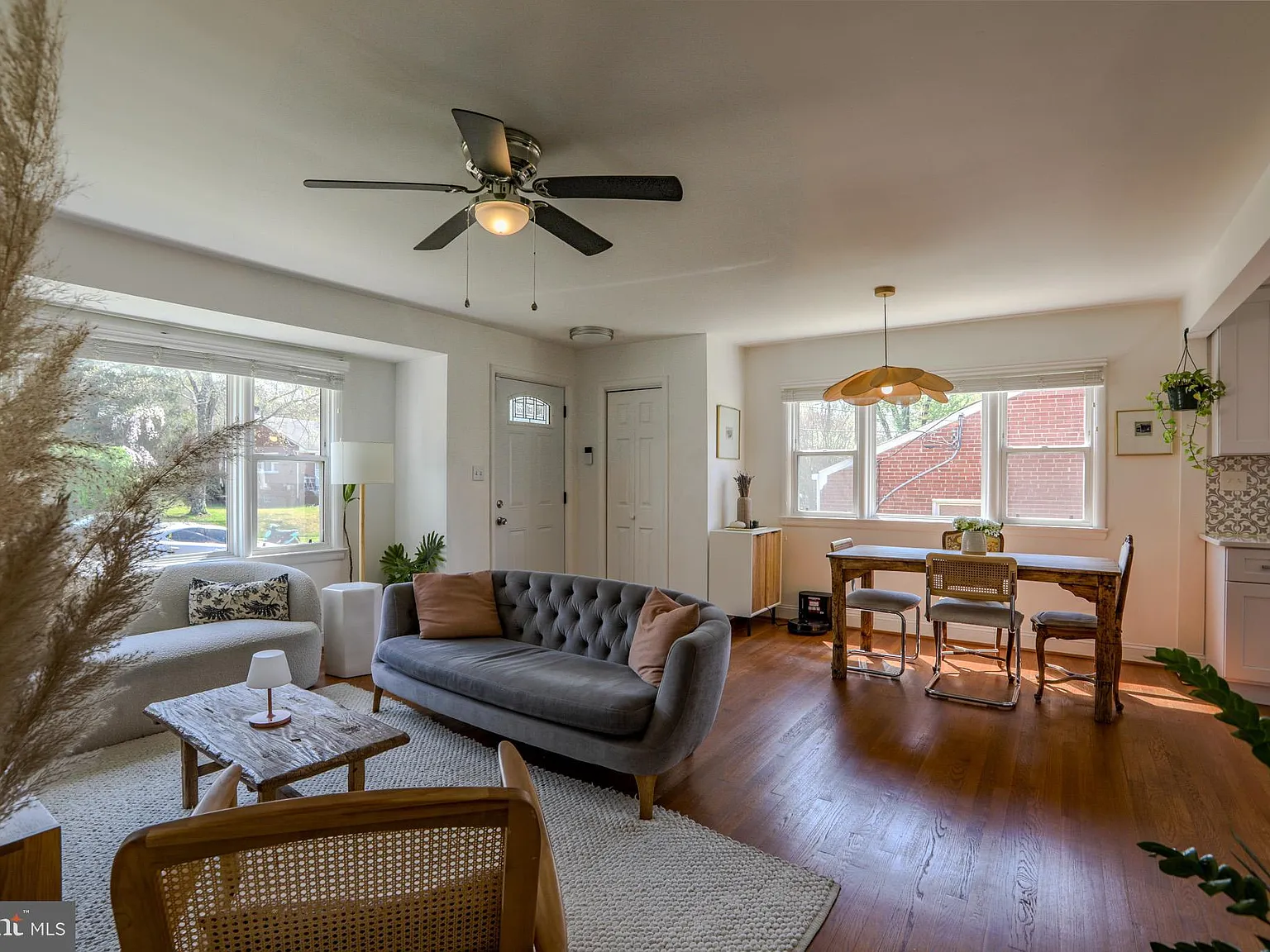 3 bed, 2.0 bath, 2032 sqft, $3,700 — Photo 4