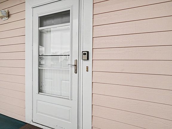 3rd image of 4847 Carnation Circle #204