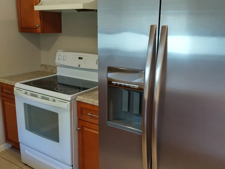 25 Crescent Lake Dr — Photo 2