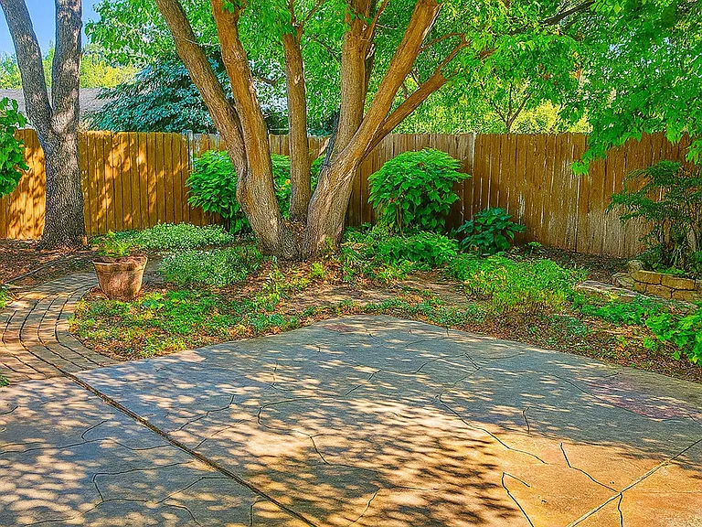 1230 N Hiltonhead Way — Photo 3
