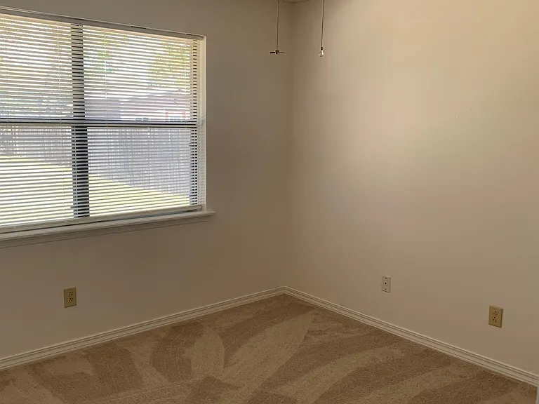 Primary bedroom, new carpet