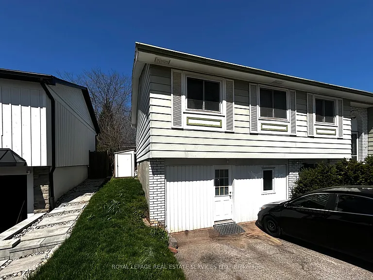 5219 Broughton Cres #IN-LAW ON MAI — Photo 1