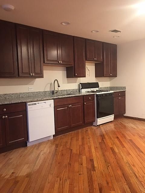 1st image of 3049 N Sheffield Ave #3
