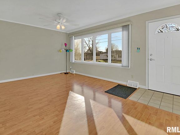 3rd image of 4404 N Independence Ave