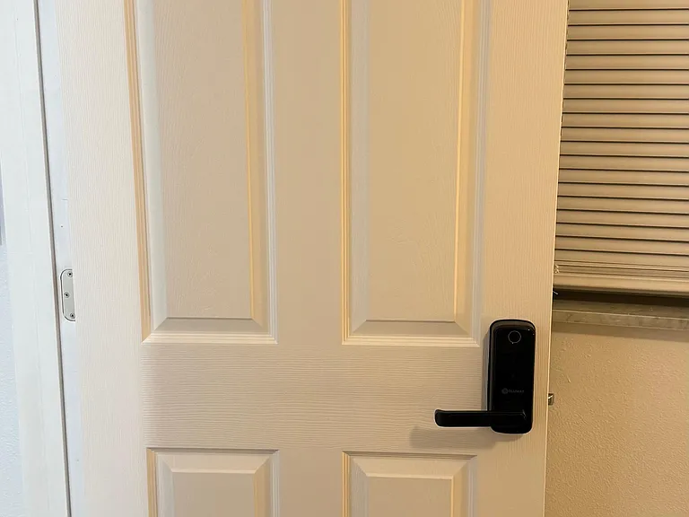 Pinch code lock