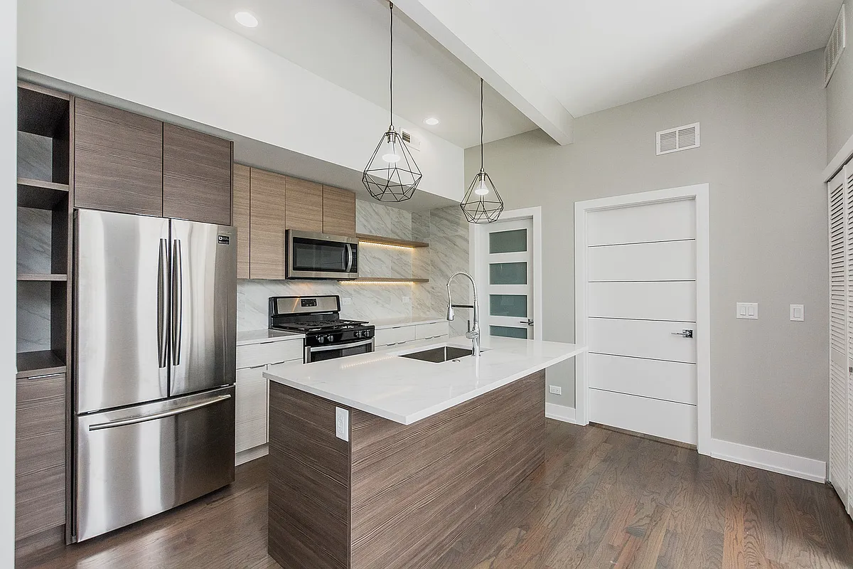 Building Photo - 2450 W Chicago Ave #3F