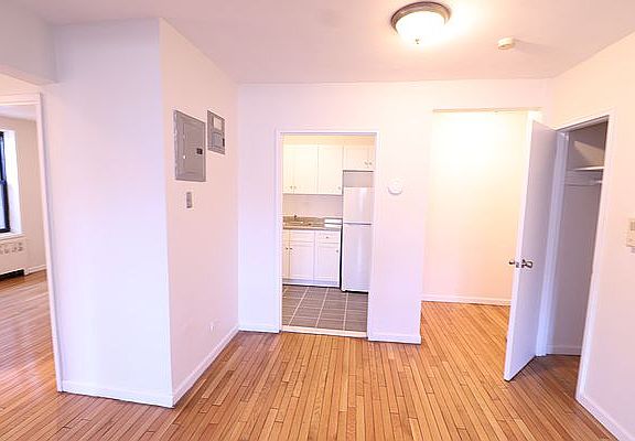 3rd image of 14345 Sanford Ave APT 210