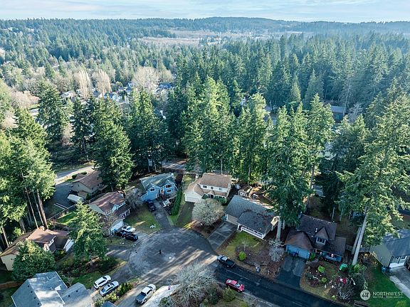 3rd image of 8640 Foster Grove Court NE