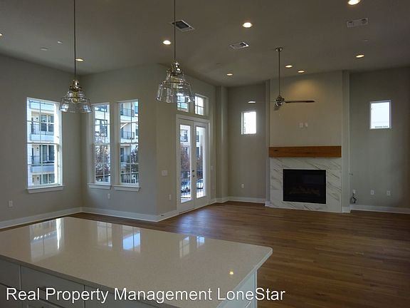 3rd image of 1401 Town Creek Dr