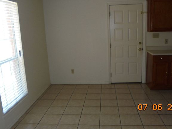 3rd image of 2131 El Arroyo St