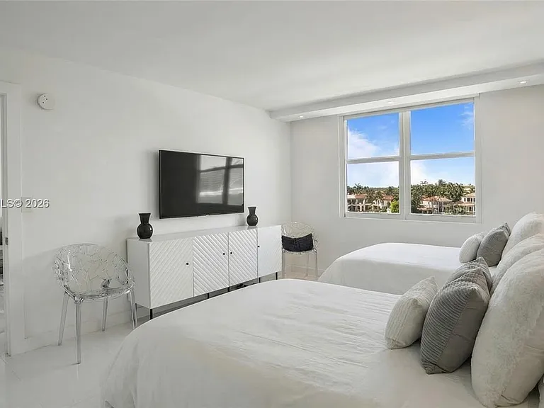 6770 Indian Creek Dr #5M — Photo 21