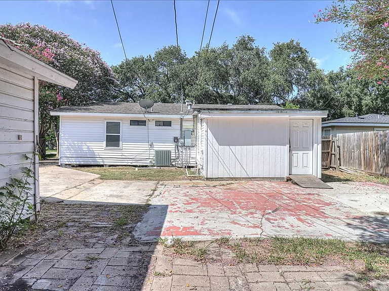 6046 Hugo Dr — Photo 39