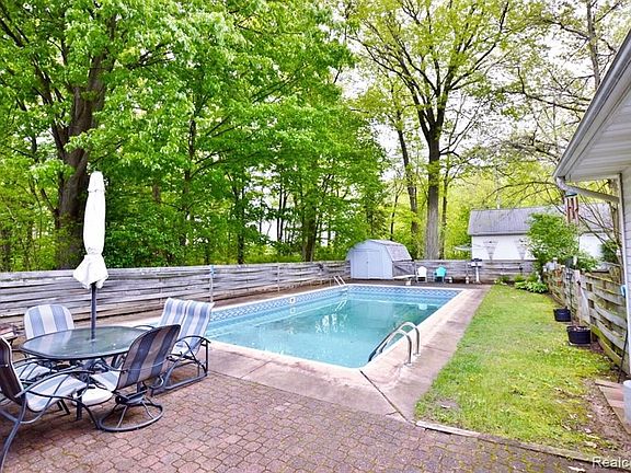 5th image of 8219 Green Valley Dr