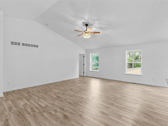 4th image of 10 Cumberland Ave