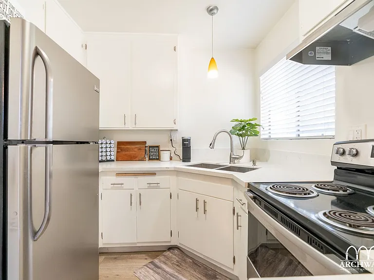 10725 Acama St — Photo 33