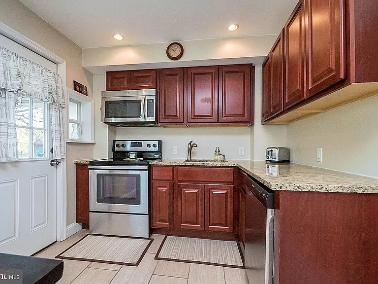 230 Filbert Ave — Photo 14