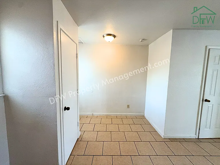807 W Walnut St #C4 — Photo 5