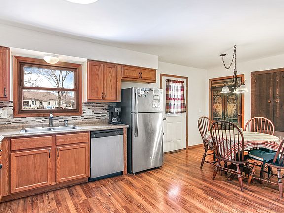 4th image of 2004 Rosemary Cir