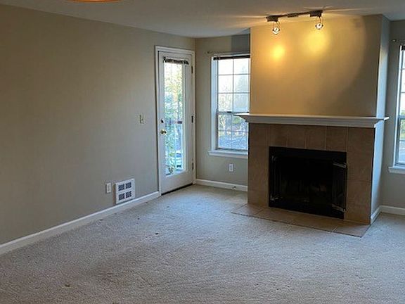 4th image of 132 NE 95th St APT B304