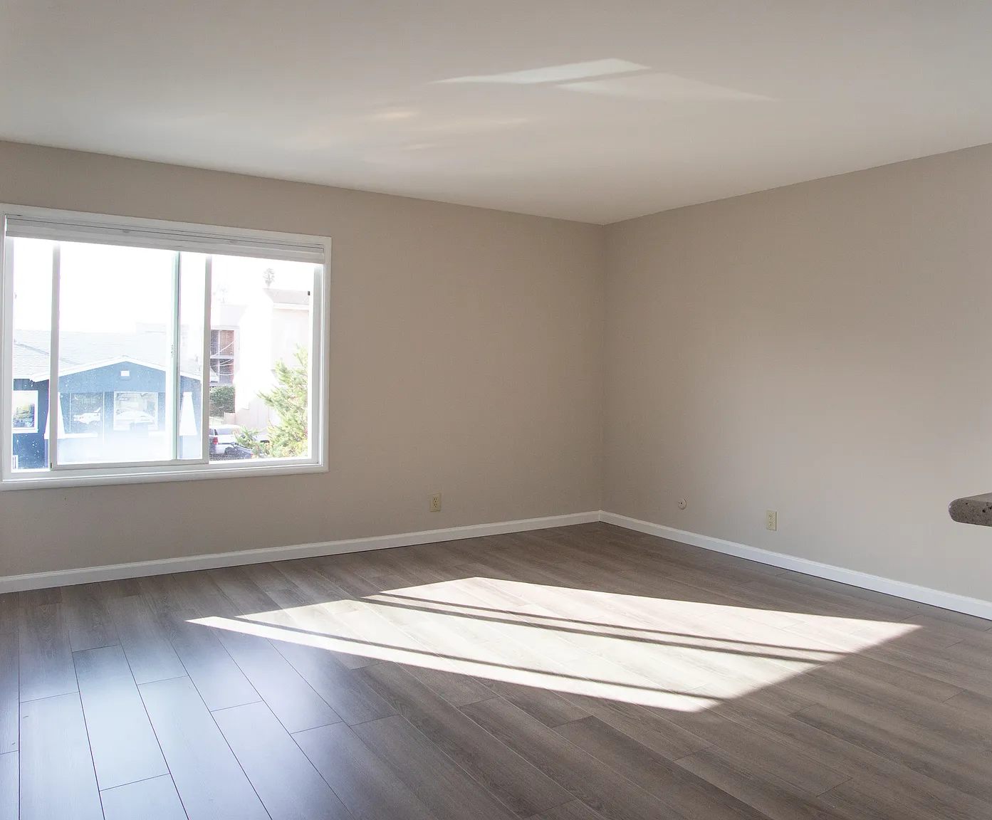 866 41st St APT 3 photo 1