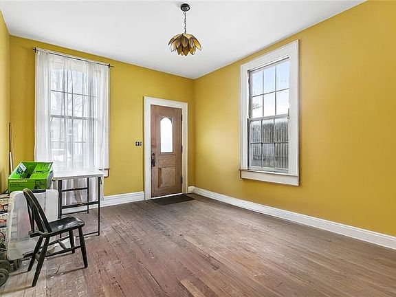2nd image of 3608-10 Constance St