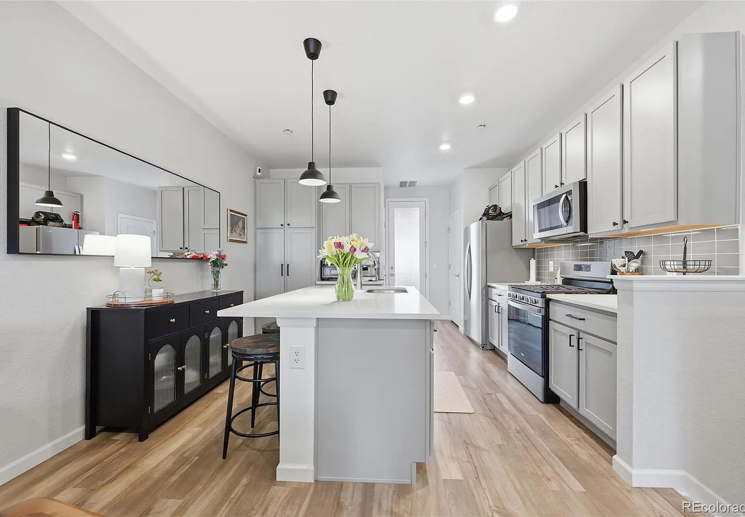 2 bed, 2.5 bath, 1248 sqft, $3,150 — Photo 2