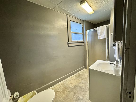 4th image of 220 E Brockway Ave #2