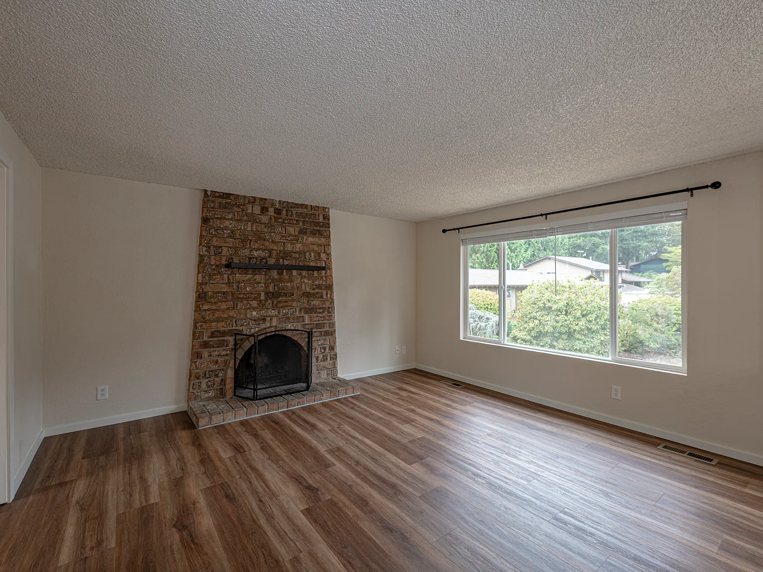 3 bed, 2.5 bath, 1520 sqft, $3,395 — Photo 2