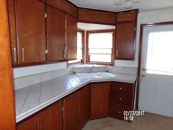 4th image of 325 E Lake Dr