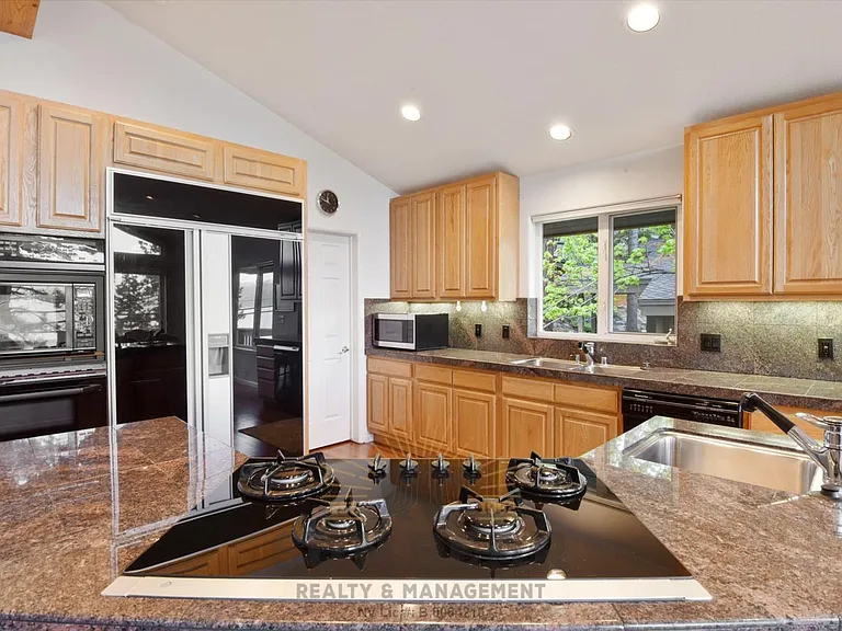 101 Red Cedar Dr #23 — Photo 15